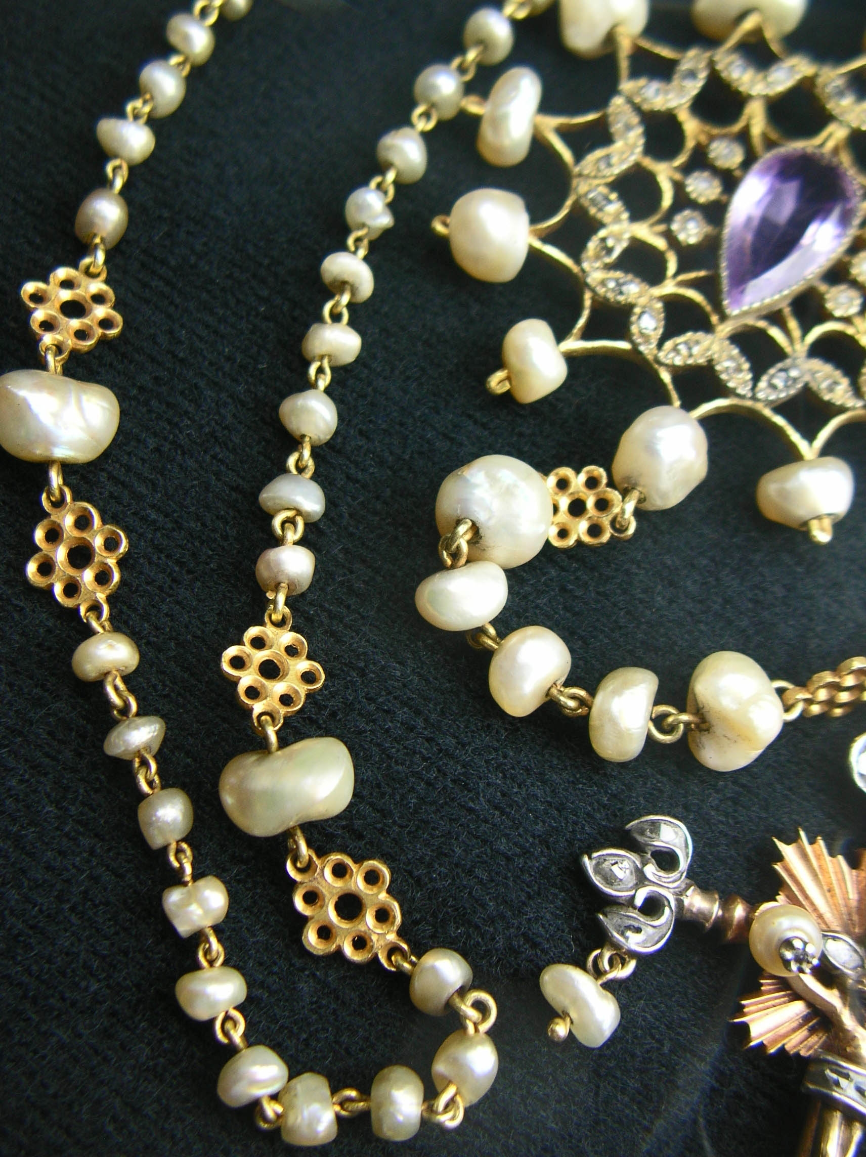 ROSARY: Pearl Ave and Pater beads