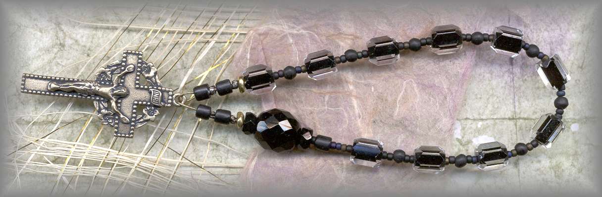 CHAPLET (antique beads with jet)
