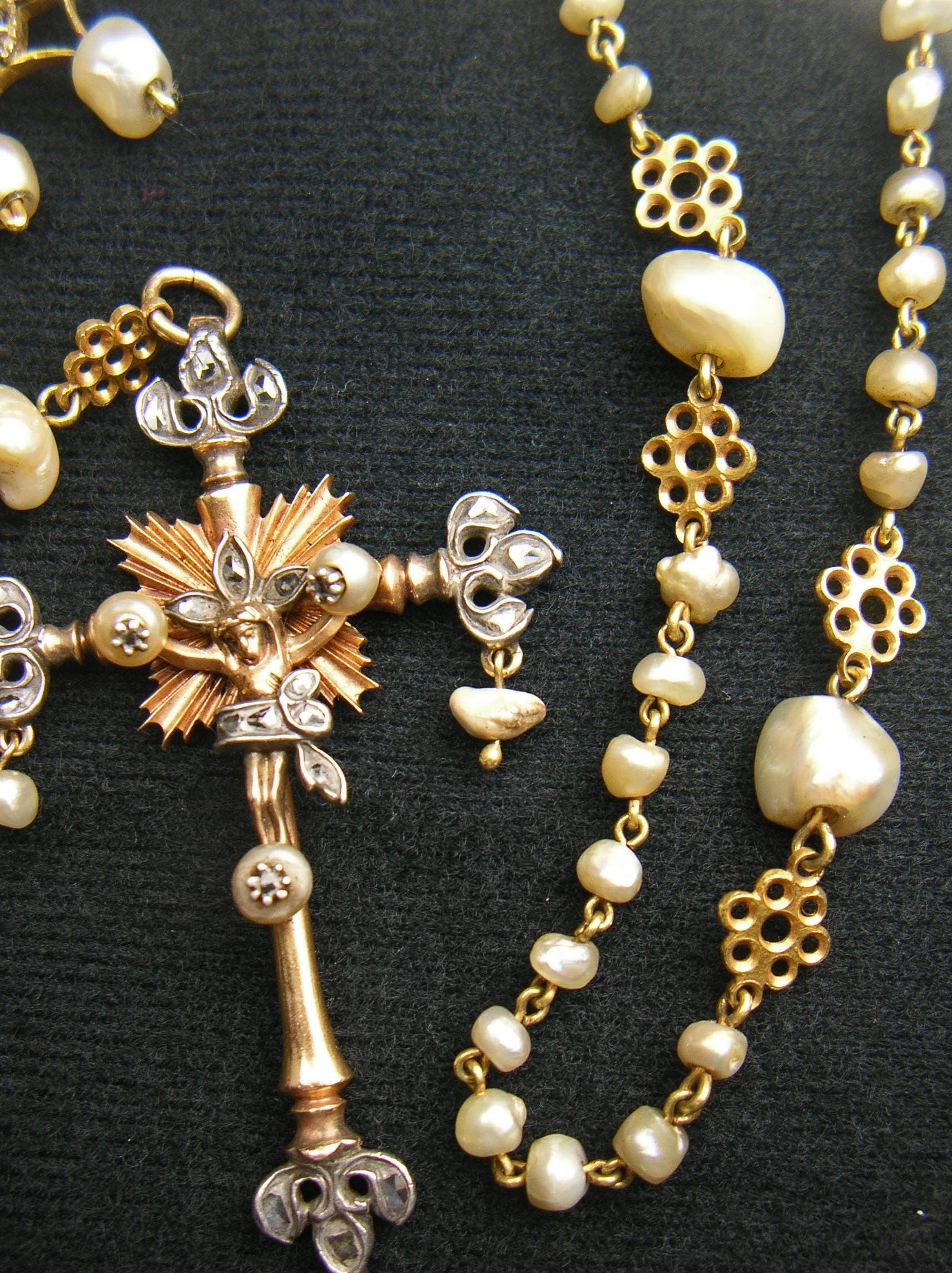 ROSARY CRUCIFIX: White, rose and yellow gold